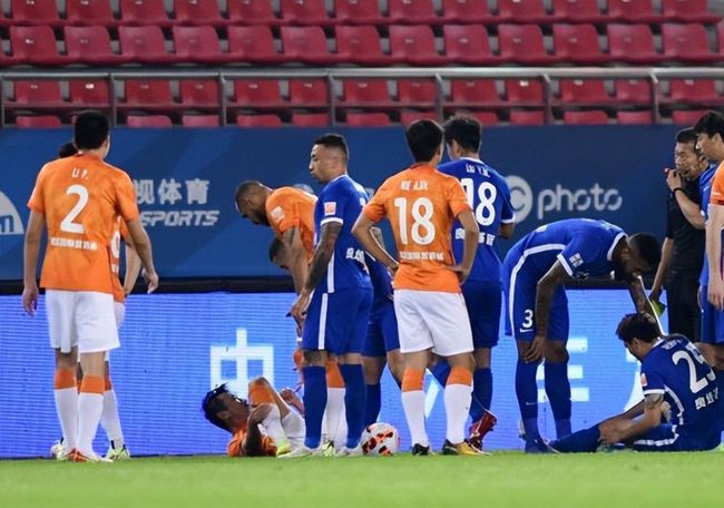 此前穆勒已经表态自己想要继续再踢至少一年，目前他与拜仁的合同将在2024年到期，拜仁主帅图赫尔和俱乐部主席海纳都已经明确表示，他们想要与这名拜仁传奇球星延长合同。